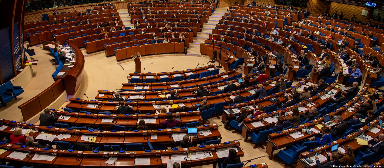 Kosova një hap më afër anëtarësimit në Këshillin e Evropës 24 Prill 2023 Një viti pas kërkesës së Prishtinës Komiteti Ministror i Këshillit të Evropës miratoi kërkesën e Kosovës për anëtarësim në këtë mekanizëm, në të cilin bëjnë pjesë 46 vende.