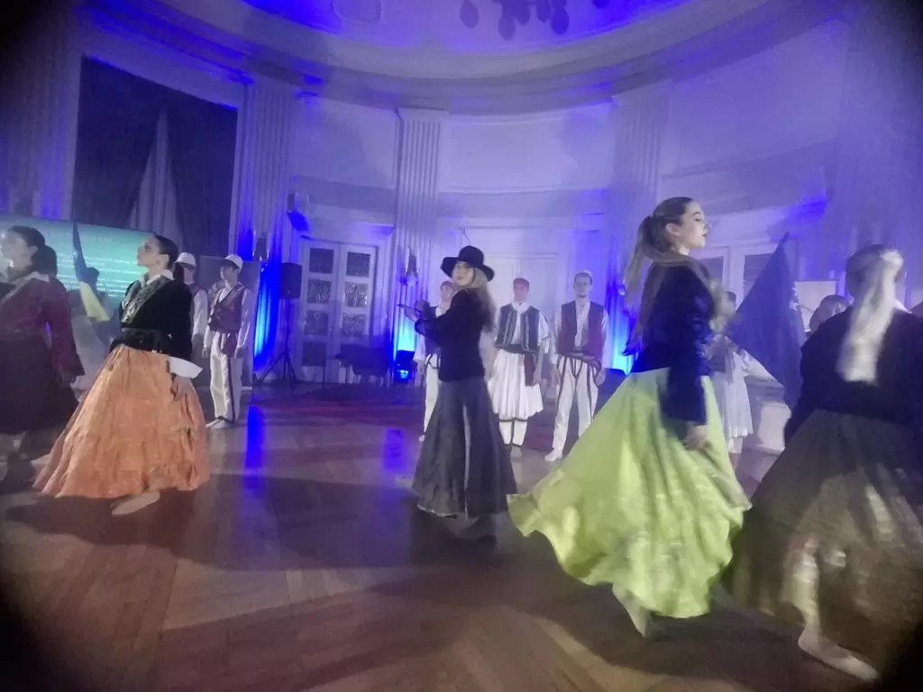 Performanca “Edith Durham” shkëlqeu në interpretimin e Ilirieve – grupit të baletit modern dhe klasik të Klubit të Grave Shqiptare të Kroacisë